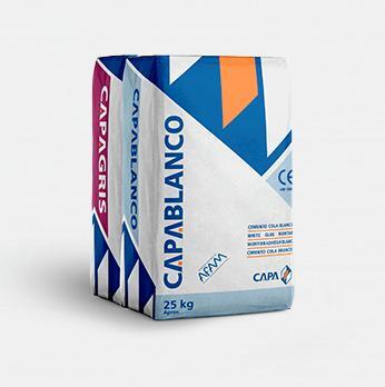 Foto de un saco de mortero cola Capa Blanco.