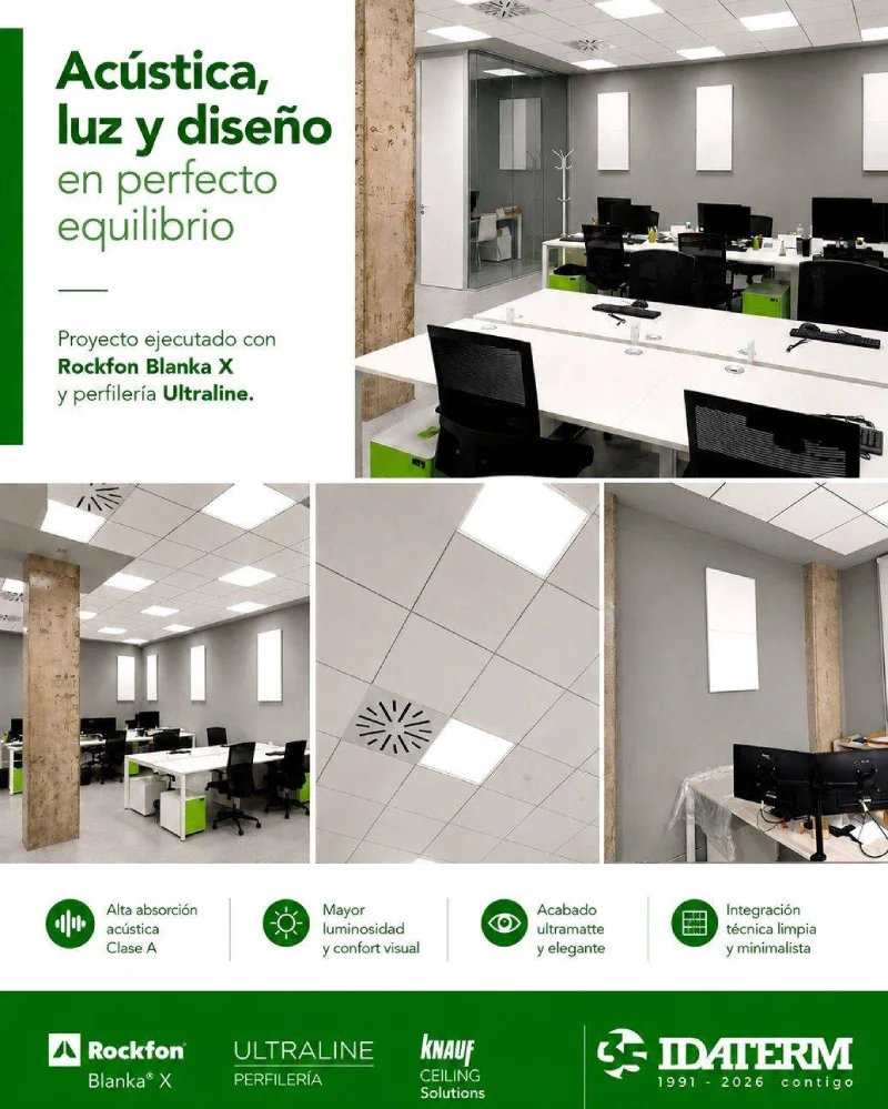 Instalación terminada de techo fonoabsorbente Rockfon Blanka en aula escolar.